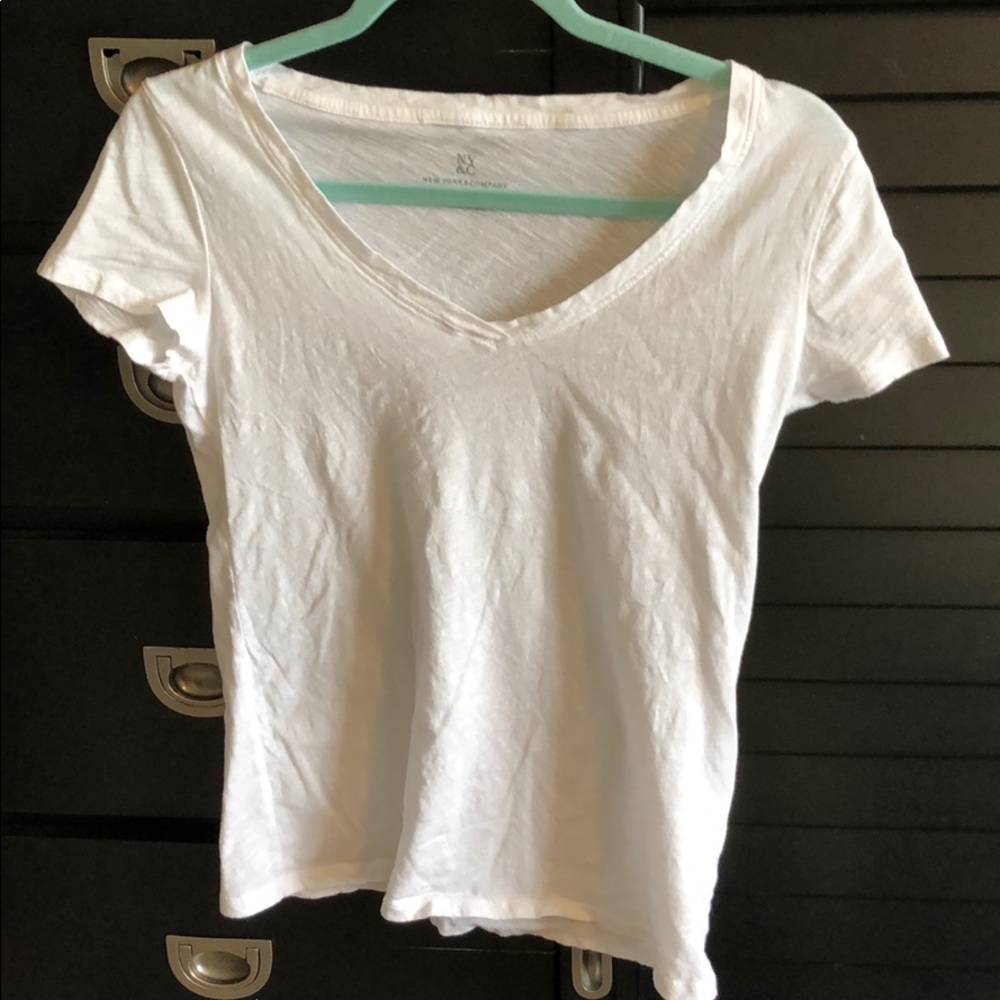 White v-neck T-shirt